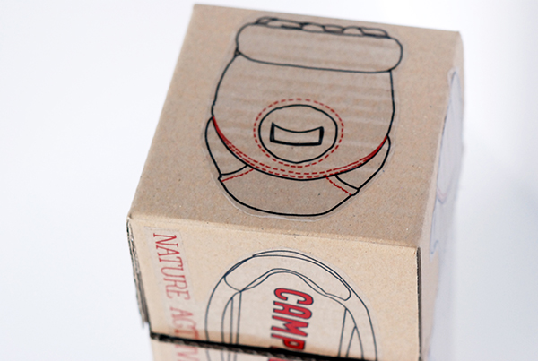 The box design shows the honesty of the brand by technical drawings of the shoes on each side. 