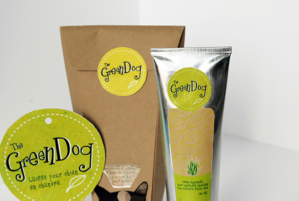 Bio product range for dogs composed with a soothing cream with aloe véra for pads, a box of nutritional complements with bio vegetables and also an hempy leash. 